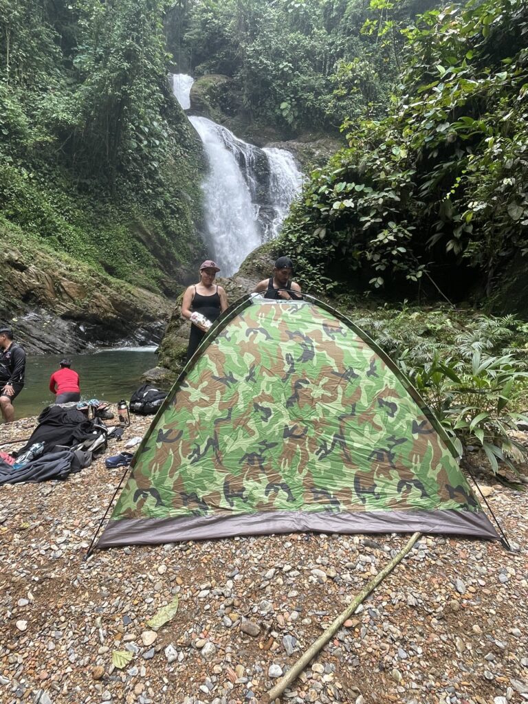 Camping a orillas del río